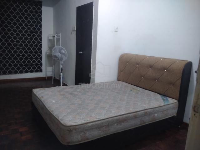 Master Room for Rent – Laguna Merbok 1