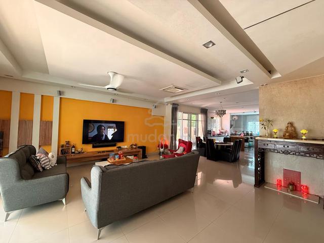 3 Storey Terrace, Tanjung Tokong. Land 3713sf, Corner Unit. 1