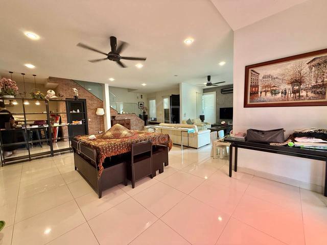 RENOVATED! 2.5 Storey Semi D Bangi Lakehills Villa Seksyen 6 Bangi 1