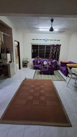 one room only female or couple  1