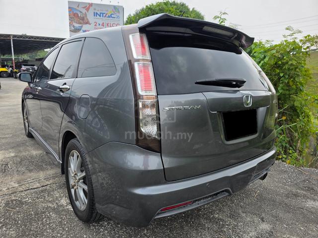 2013 Honda STREAM RSZ RN6 1.8 i-VTEC (A) - 2