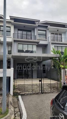 Dale, Meadow, Sg Besi Lakefield, Leke fields 3 Story House For Rent 1