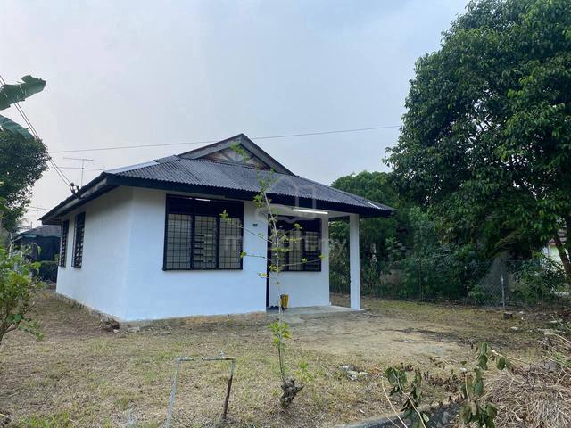 Miliki banglo kos rendah view padang di taman seri lambak kluang 1