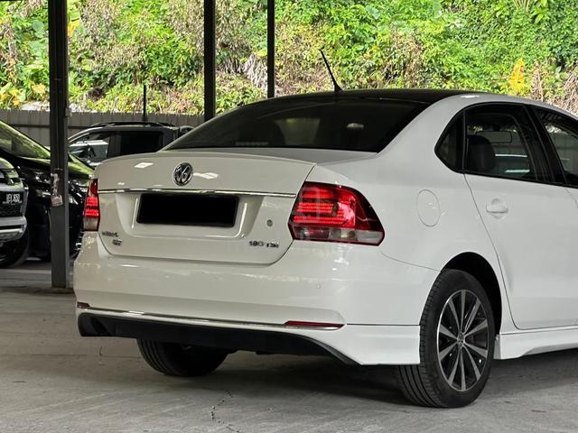 Volkswagen VENTO 1.2 TSI HIGHLINE (AT) FULL LOAN ! - 4