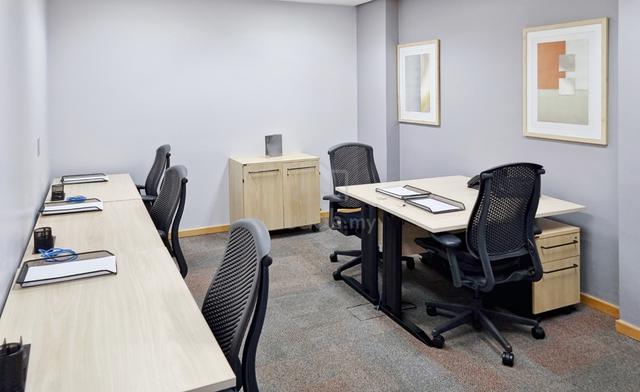 All-inclusive access to professional office space for 5 persons in HQ 1