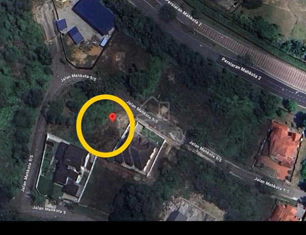 Tanah banglo Seksyen 9 Bandar Bukit Mahkota Bangi ada jiran rumah dah 1