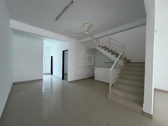 2 STOREY TERRACE With Basement Space 650sf GOOD Condition Sungai Ara 1