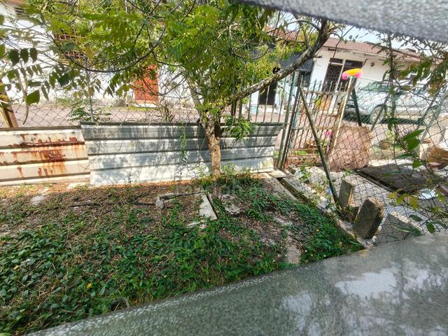 Taman seri bahagia. pekan nanas, Single storey. 1