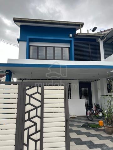 Nice well maintaine 2 storey end lot house 1