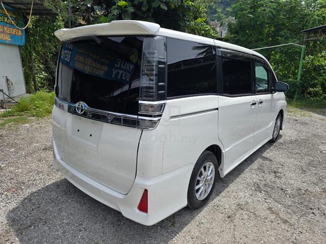 2020 Toyota VOXY 2.0 KIRAMEKI (A) - 3