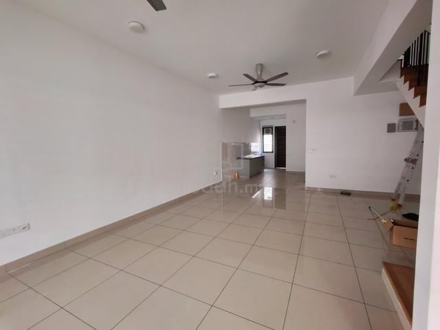 Double Storey Terrace (20 x 70) Persada Bandar Bukit Raja Klang rent 1