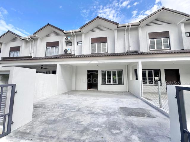 (ALMOST FULLY FURNISHED) 2 Storey Terrace, M Senyumia, Sepang 1