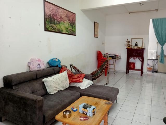 Tmn Merdeka , bare unit single story 3R2B house for sale 1