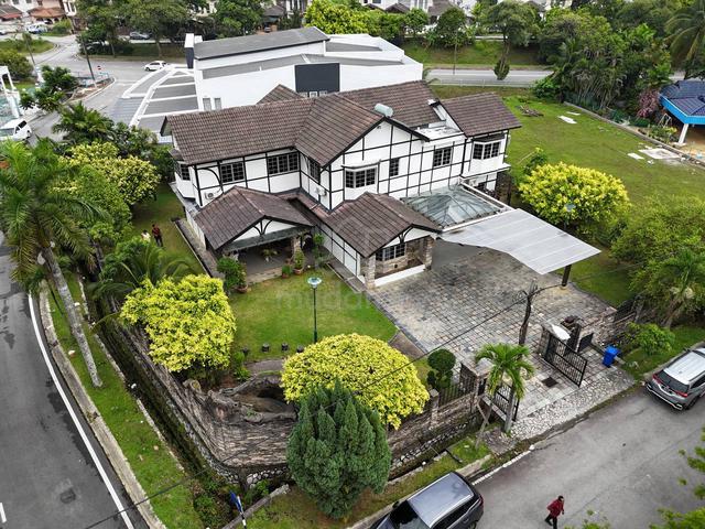 FULLY FURNISHED | CORNER LOT Bungalow Seksyen 9 Shah Alam For Sale 1