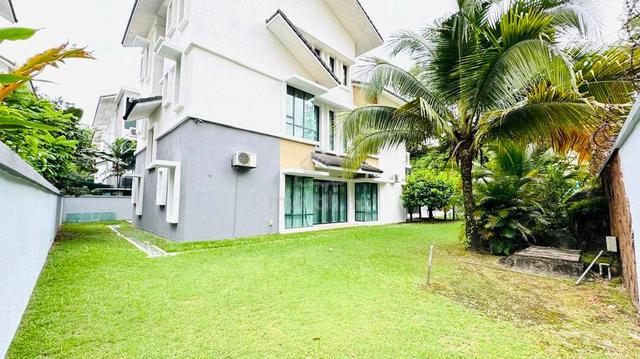 Corner Lot 🏠 FReeHoLd Bungalow Anjung Melati GomBak Setapak 2