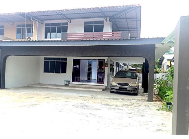 Newly Painted & Renovated Semi-D @ Jalan Nanas Barat, Kuching. 1