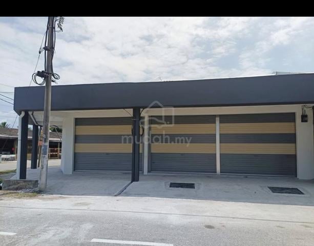 Corner Single storey shop 1