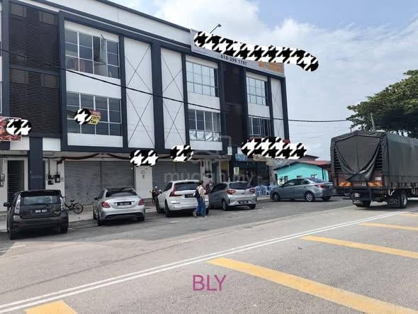 Facing Main Road Pandamaran Ground Floor Shop Lot 24x70 for Rent 1