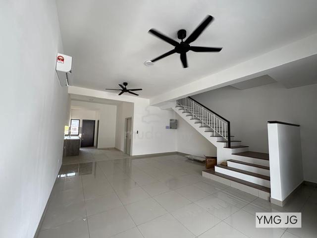 Bandar Bukit Raja Casira 3 Double Storey Terrace House for Rent sewa 1