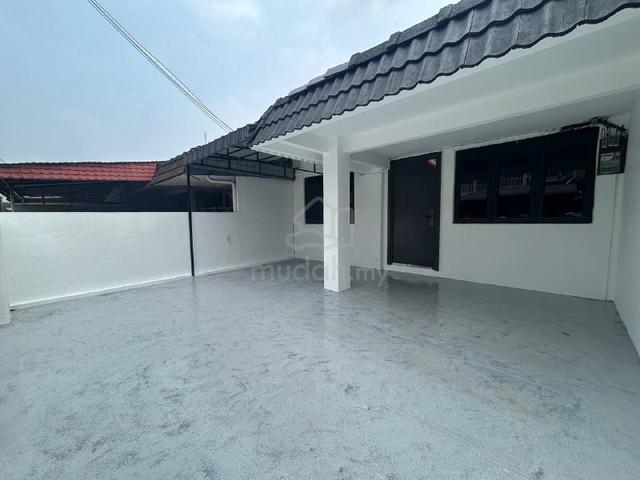 Bercham / 1 Storey Terrace / 22x60 / 3R2B / Good Condition / North 1