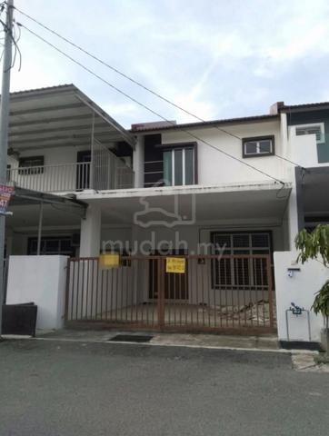 Kg tiram Jaya IM, Double storey house for rent nice condition. 1