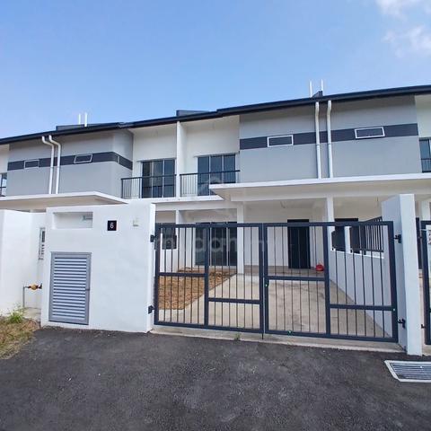 Double Storey Taman Puncak Warisan Taman Belakang YPJ Kota Tinggi 1