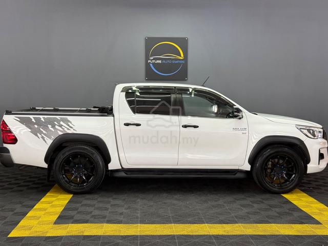 Toyota HILUX 2.8 BLACK EDITION / NO OFF ROAD 4X4 - 4