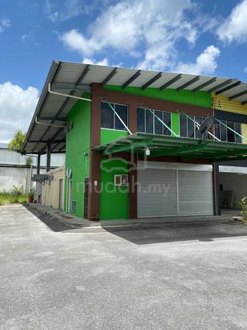 Semi-Detached Warehouse / Factory For Rent📍Demak Laut, Pending 1