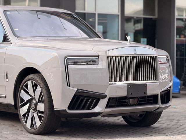 2025 Rolls Royce CULLINAN V12 (Series II Facelift) - 5