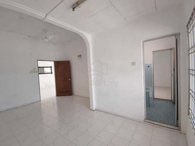 Taman Ungku Tun Aminah Single Storey House Corner unit For 3
