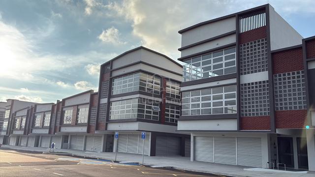 FOR RENT – 3-Storey Shop Office @ Temu 2, City of Elmina 1