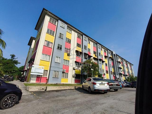 Sri Putra Apartment @ Sungai Buloh 1