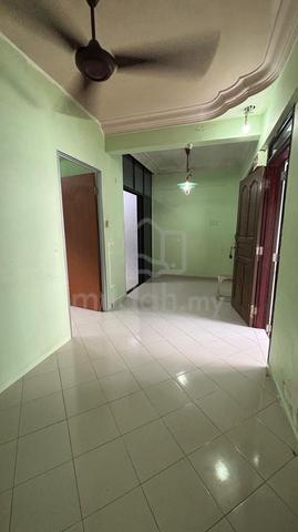 Flat Taman Molek 1