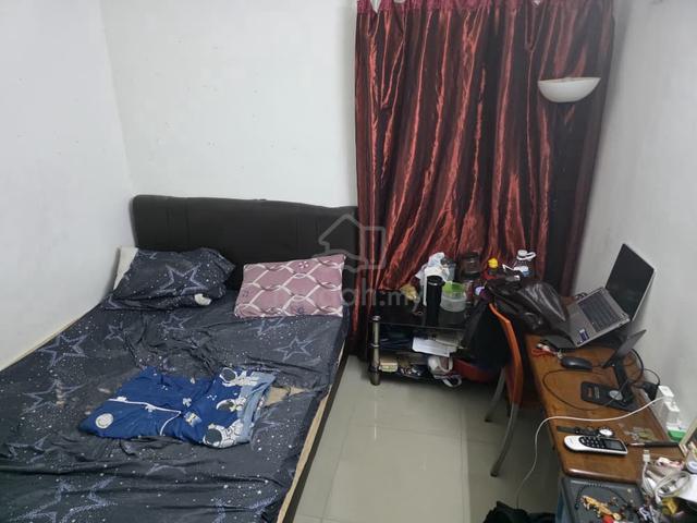 Middle room available in Sri Impian Condominium 1