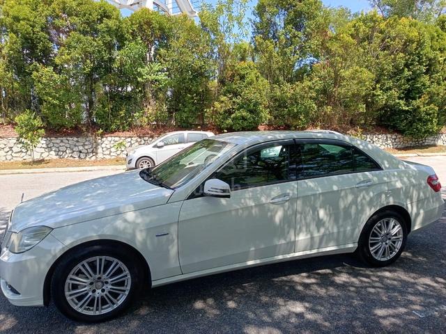 2010 Mercedes Benz E250 CGI BlueEFCY Direct Owner - 5