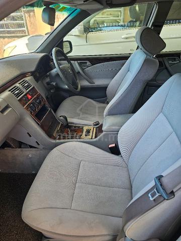 2001 Mercedes Benz E200 CLASSIC (CBU) 2.0 (A) - 3