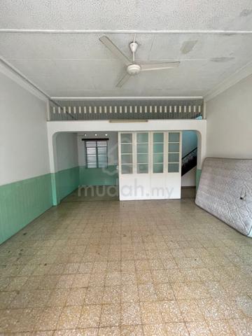 Georgetown 2-Storey Terrace Renovated 3200sqft 5-Bedrooms **Freehold** 1