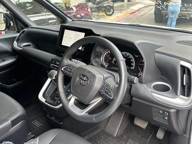 2022 LOW MILEAGE WHITE Toyota NOAH 2.0 SZ S-Z - 5