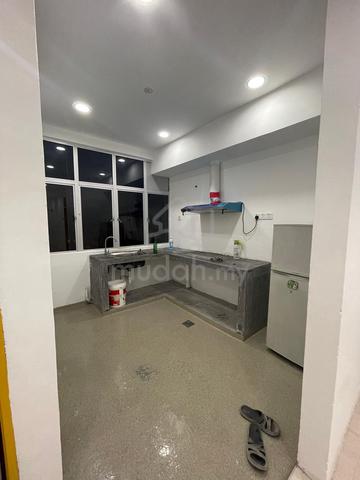 Tmn Limbongan Permai, renovated 1st floor townhouse 3r2b for sale 1