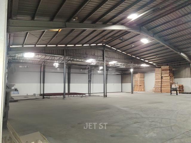Single Storey Semi Detached Factory / Warehouse north port for sale 1