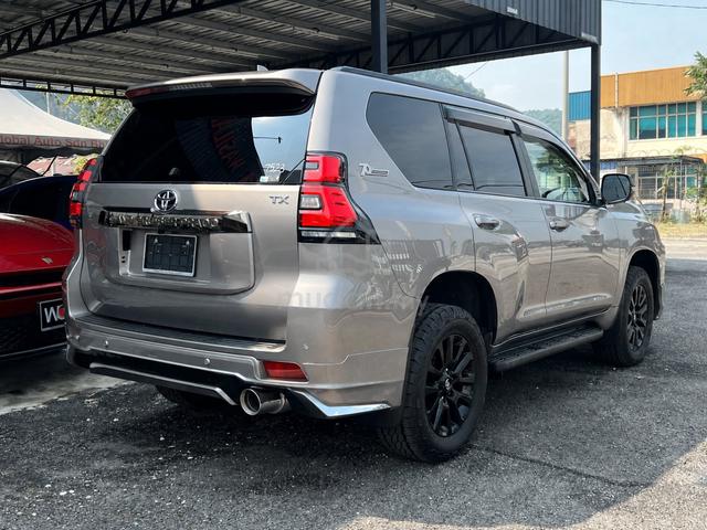 YR 2021 Toyota LAND CRUISER PRADO 2.8 70TH - 5