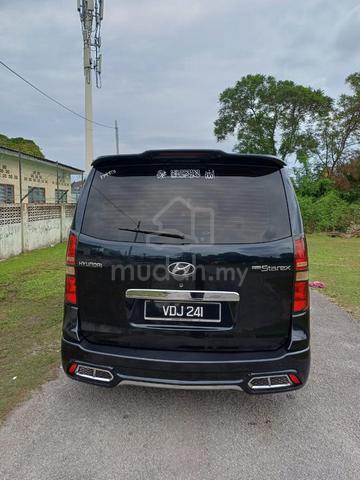 2010 Hyundai GRAND STAREX 2.5 ROYALE (A) - 4