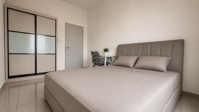 New Premium Female Private Middle room c/w Queen Size Bed 1