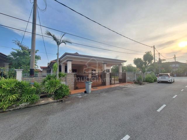 Tanah Luas Corner Lot Non Bumi - Bungalow in Sikamat for Sale 1