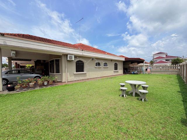 Single storey Semi d corner lot/taman Sri kluang 1