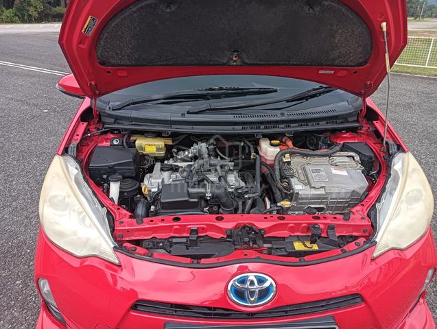 2013 Toyota PRIUS C 1.5 (HYBRID) NHP10R (A) - 3