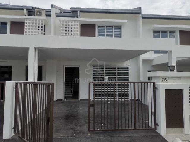NEAR HIGHWAY Double Storey for Rent Emilia Nilai Impian 1