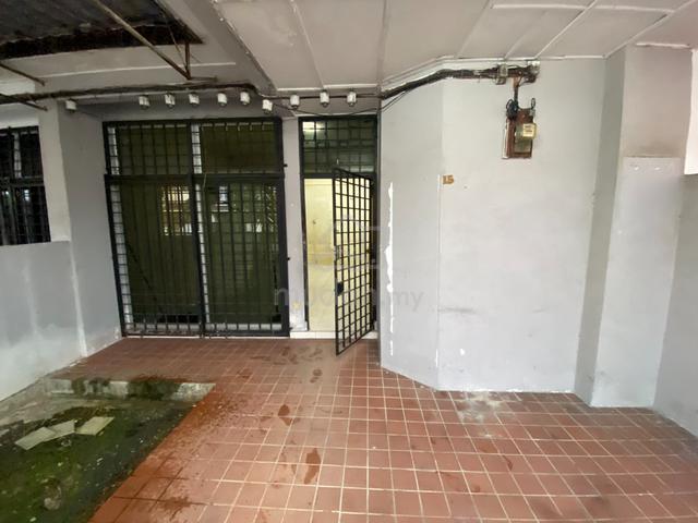 Taman Sri Intan, Johor Bahru (Hse No. 15) 1