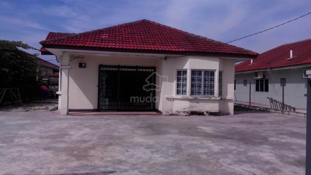 Bungalow, Tanjong Karang, Selangor for rent 1