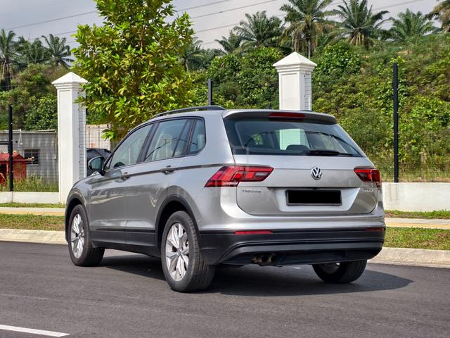 {2017}Volkswagen TIGUAN 1.4 HIGHLINE (A) SUV F/Lon - 4